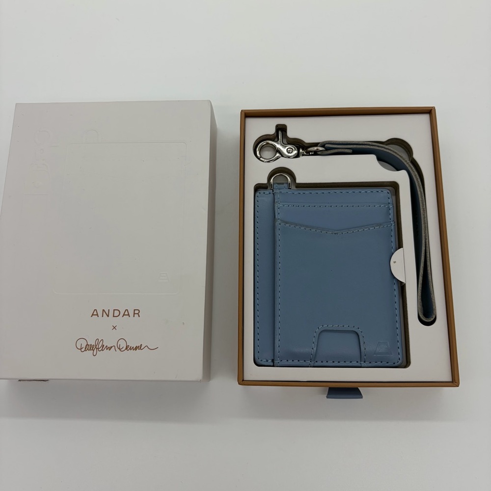 Andar The Denner Wristlet - Car Mom Blue